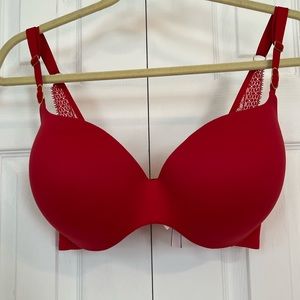 Victoria's Secret Incredible Push Up Bra 36 DDD NWOT